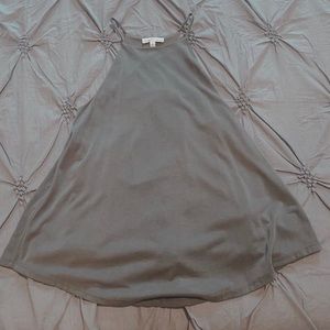 cute green flowy top 🌿